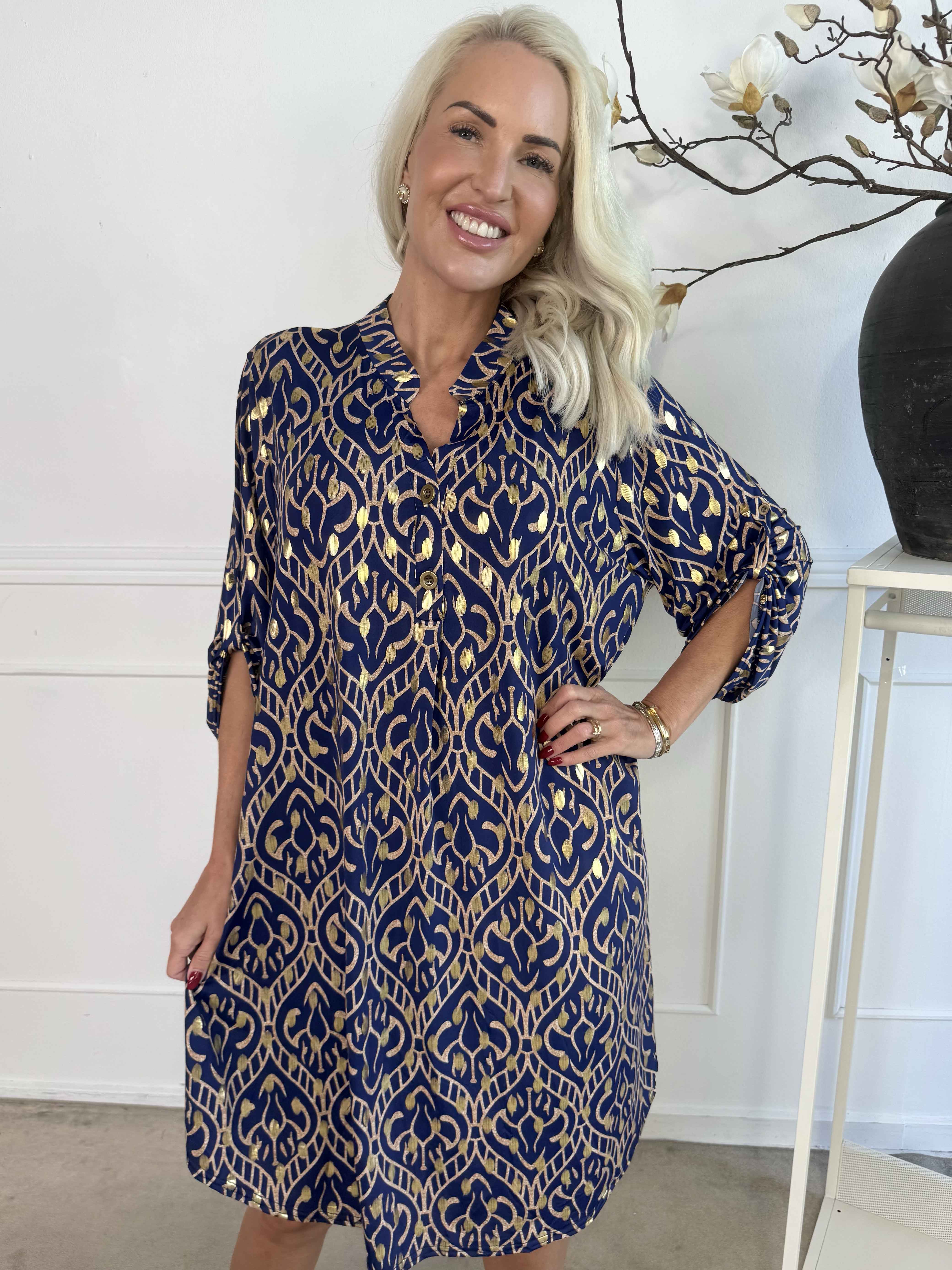 Ebba Boho Long - Elastisk mønstret kjole med guld prikker